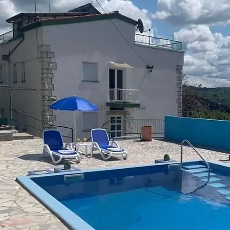 Apartma 4 *