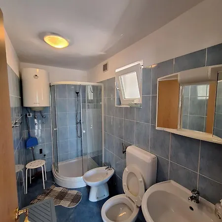 Apartment Apartma 4 *